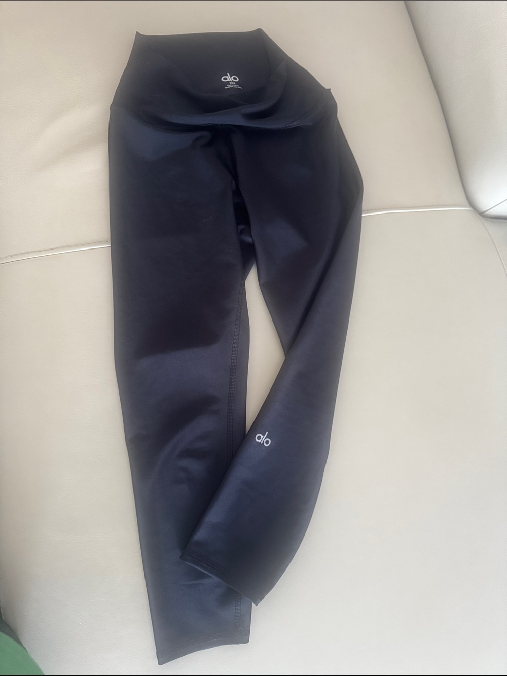 ALO Yoga  Black Seamless High-Waist Leggings mid leg  length OFFERS WELCOME!!!